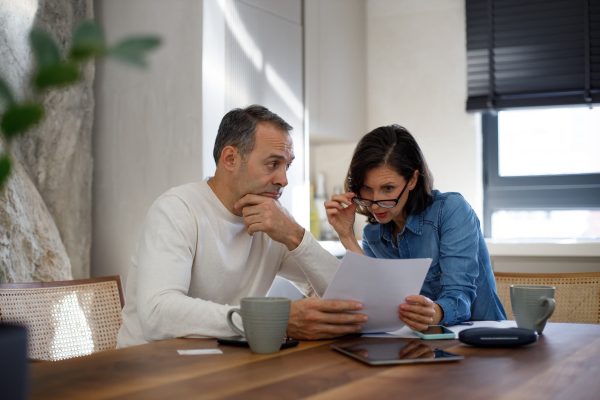 Effective methods for managing family income and expenses