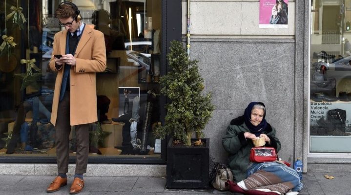 Income inequality and argumentation lead to poverty
